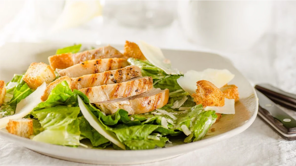 Tavuklu Sezar Salata