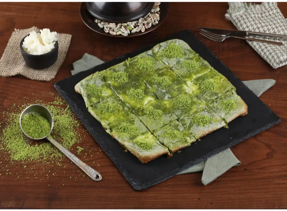 Antep fıstıklı kaymaklı katmer 